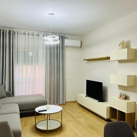 Lovely Apartment, Free Parking Tirana Kültér fotó