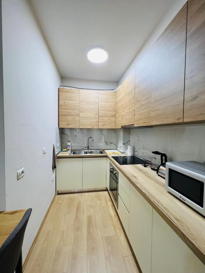 Lovely Apartment, Free Parking Tirana Kültér fotó