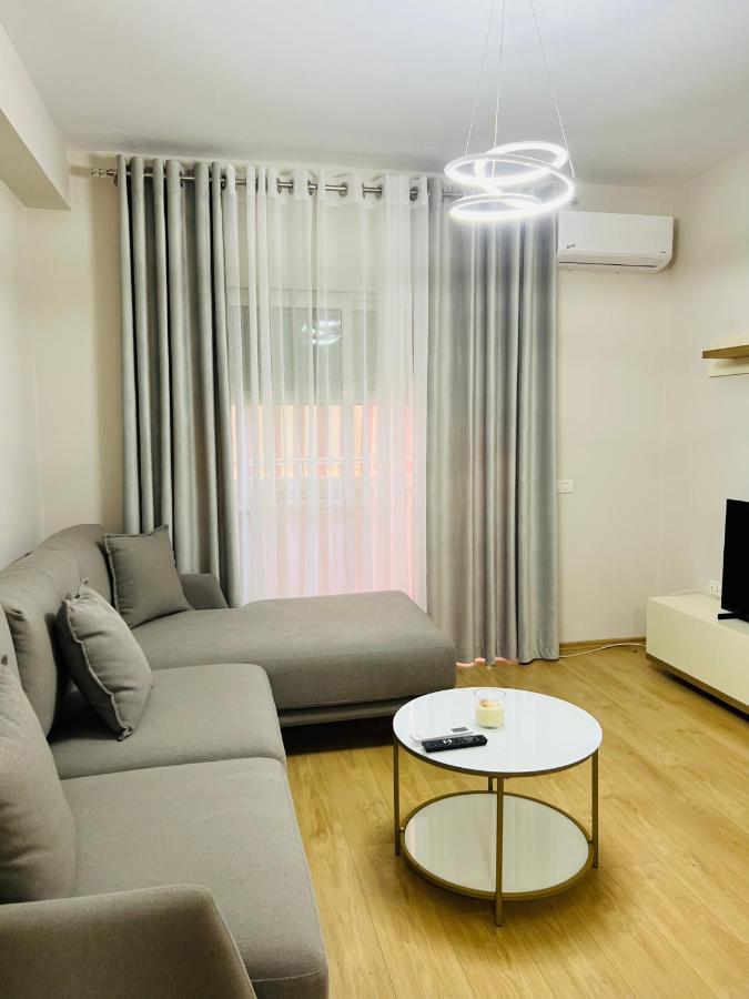 Lovely Apartment, Free Parking Tirana Kültér fotó