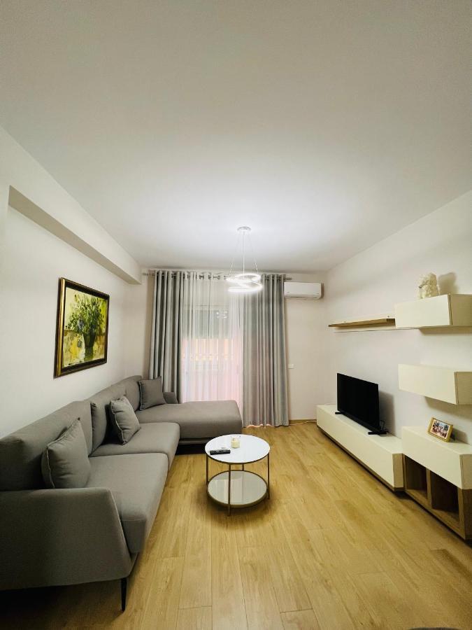 Lovely Apartment, Free Parking Tirana Kültér fotó